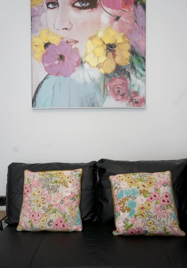 Luxury London Garden Home Sleep 7, 2 Mins To Metro Eksteriør billede