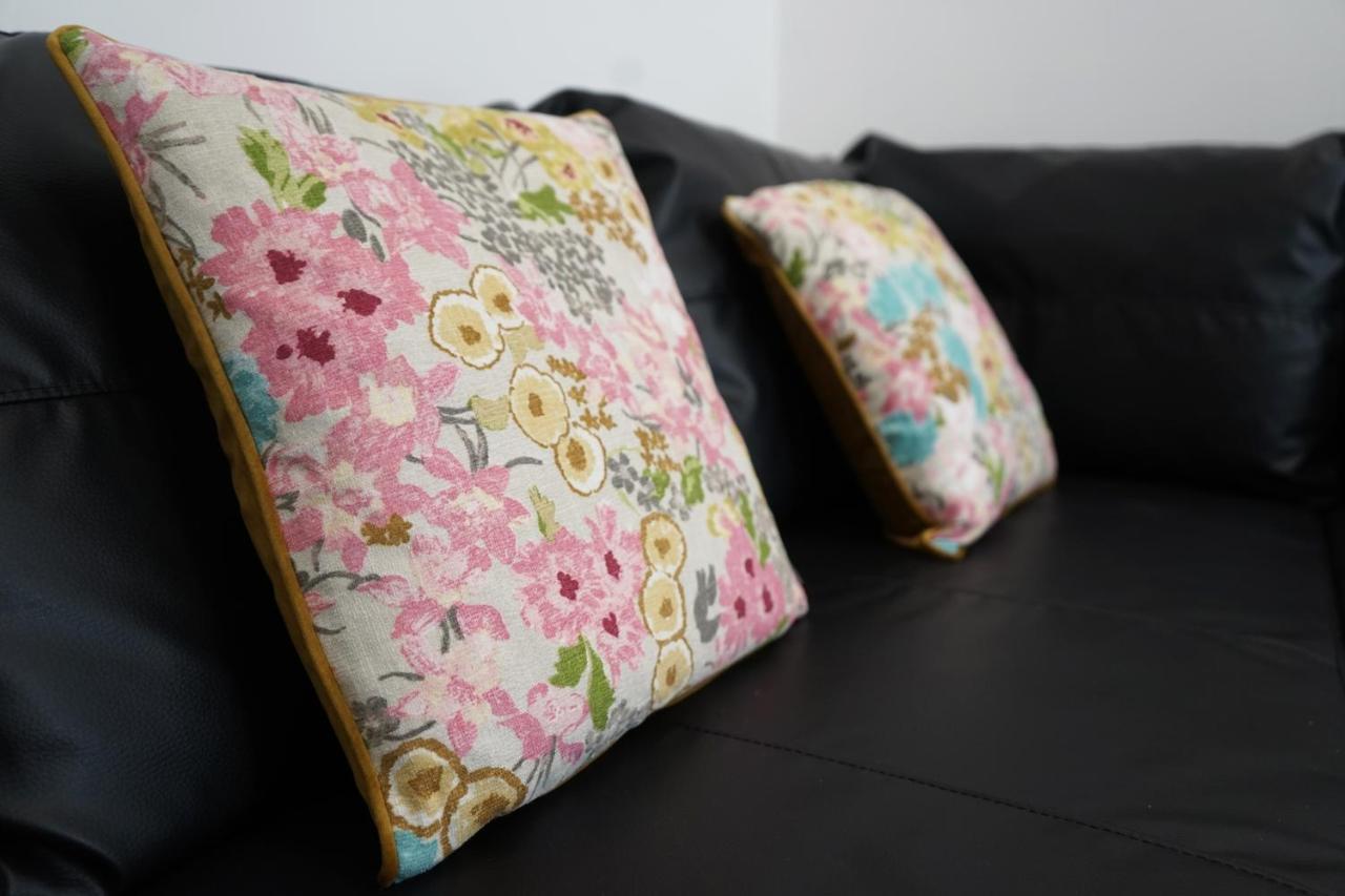 Luxury London Garden Home Sleep 7, 2 Mins To Metro Eksteriør billede