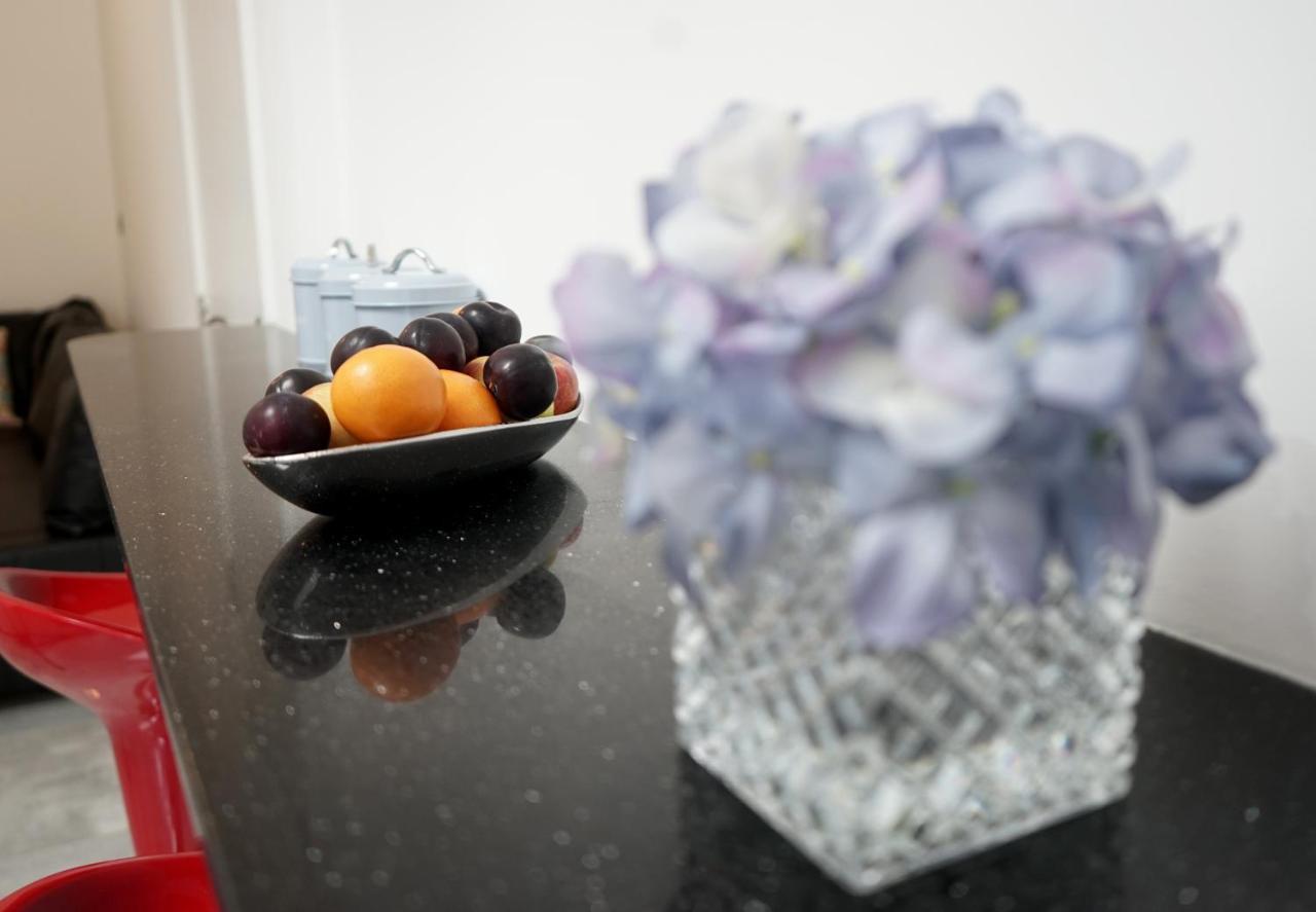 Luxury London Garden Home Sleep 7, 2 Mins To Metro Eksteriør billede