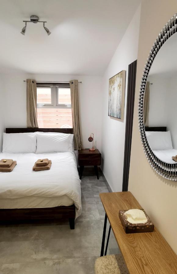 Luxury London Garden Home Sleep 7, 2 Mins To Metro Eksteriør billede